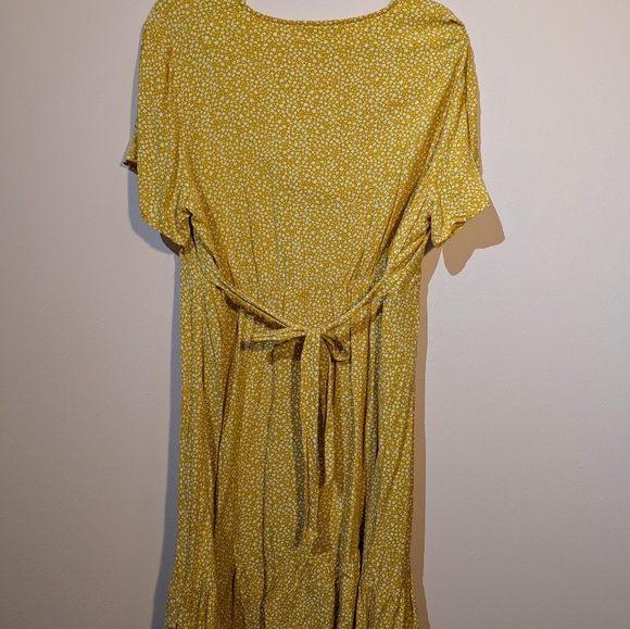 Plus size yellow dress - Picture 3 of 3